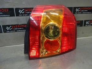 Usagé Feu arrière droit Toyota Corolla (E12) 1.4 16V VVT-i Prix sur demande proposé par Verhoef Cars & Parts