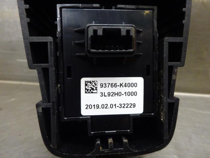 Parking brake switch from a Hyundai Kona (OS) 39 kWh 2019