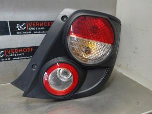 Używane Tylne swiatlo pozycyjne prawe Chevrolet Aveo 1.2 16V Cena na żądanie oferowane przez Verhoef Cars & Parts
