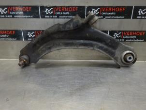 Used Front wishbone, left Renault Clio IV (5R) 0.9 Energy TCE 90 12V Price on request offered by Verhoef Cars & Parts