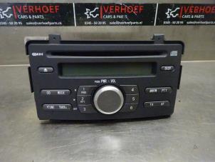 Używane Odtwarzacz CD Daihatsu Cuore (L251/271/276) 1.0 12V DVVT Cena na żądanie oferowane przez Verhoef Cars & Parts