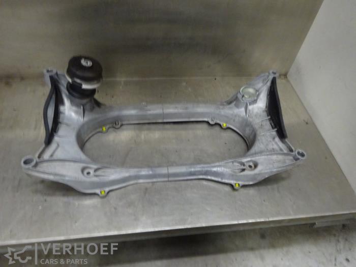 Usados Subchasis Lexus IS (E3) 300h 2.5 16V Precio € 350,00 Norma de margen ofrecido por Verhoef Cars & Parts