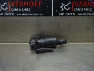 Usados Bomba de limpiaparabrisas delante Toyota Aygo (B10) 1.0 12V VVT-i Precio de solicitud ofrecido por Verhoef Cars & Parts