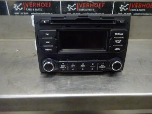 Usados Reproductor de CD y radio Kia Rio III (UB) 1.2 CVVT 16V Precio € 75,00 Norma de margen ofrecido por Verhoef Cars & Parts