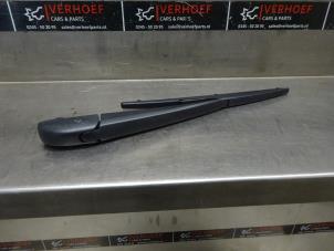 Used Rear wiper arm Toyota Yaris III (P13) Price on request offered by Verhoef Cars & Parts