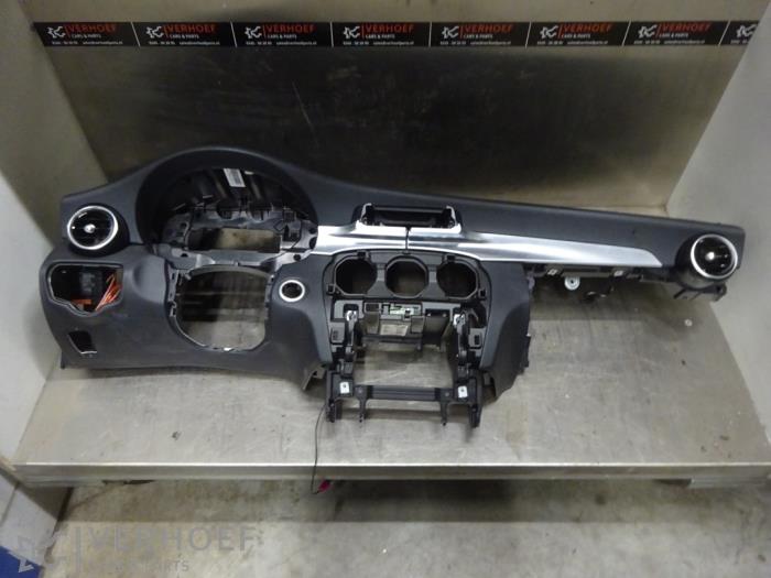 Używane Panel Mercedes C (W205) C-180 1.6 16V Cena € 400,00 Procedura marży oferowane przez Verhoef Cars & Parts