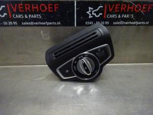 Usados Interruptor de luz Mercedes C (W205) C-180 1.6 16V Precio de solicitud ofrecido por Verhoef Cars & Parts