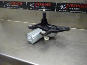 Used Rear wiper motor Renault Clio III (BR/CR) 1.2 16V 75 Price € 25,00 Margin scheme offered by Verhoef Cars & Parts