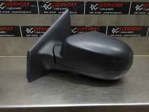 Used Wing mirror, left Renault Clio III (BR/CR) 1.2 16V 75 Price € 50,00 Margin scheme offered by Verhoef Cars & Parts