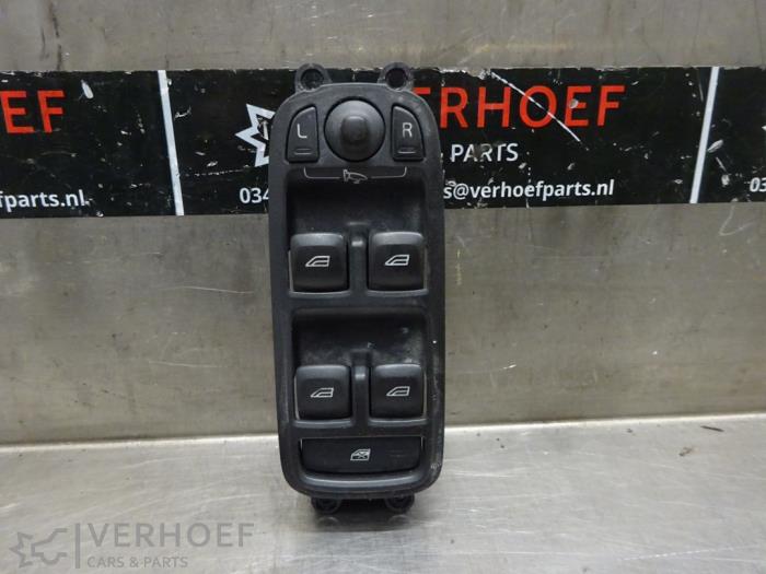 Usados Interruptor combinado de ventanillas Volvo V60 I (FW/GW) 2.0 D4 16V Precio € 75,00 Norma de margen ofrecido por Verhoef Cars & Parts
