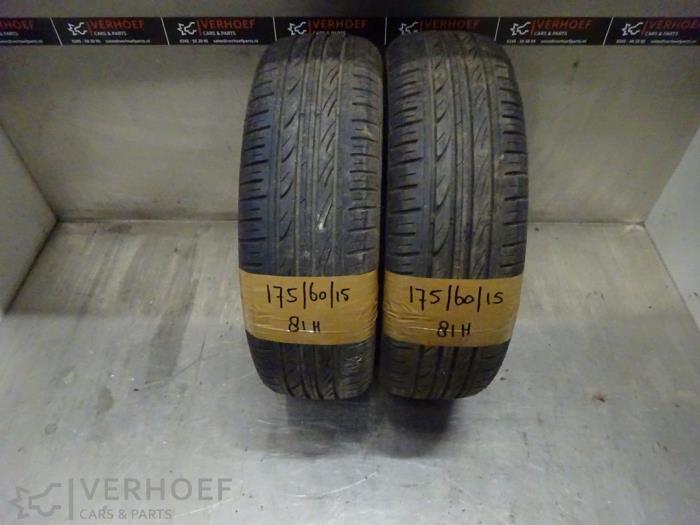 Używane Opona Cena na żądanie oferowane przez Verhoef Cars & Parts