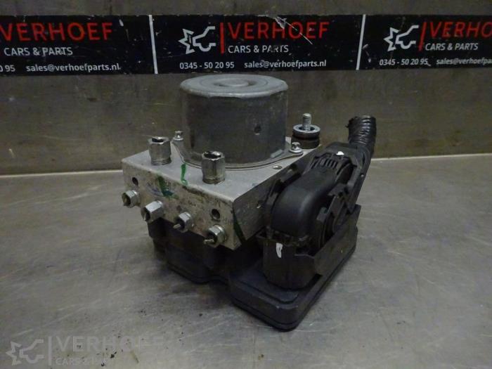 Używane Pompa ABS Nissan Qashqai (J11) 1.6 dCi Cena na żądanie oferowane przez Verhoef Cars & Parts