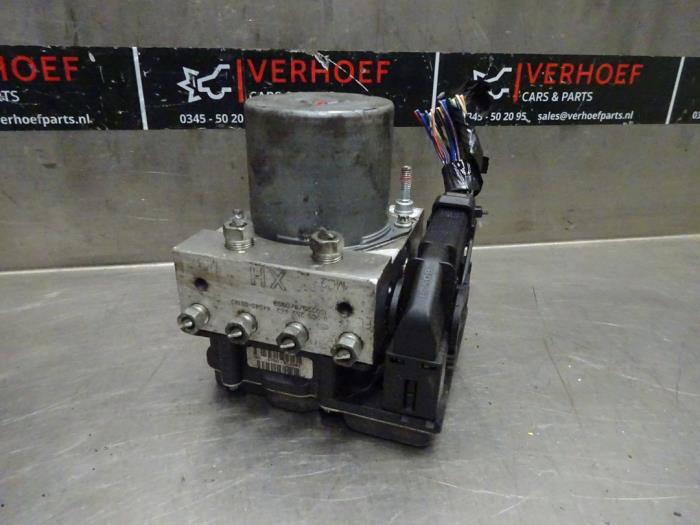 ABS pump from a Toyota Avensis Wagon (T27) 2.0 16V D-4D-F 2015