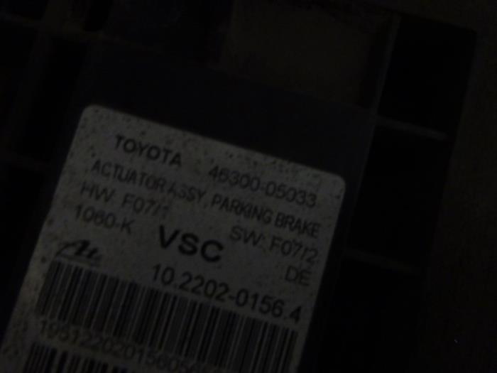 Handbremse Modul van een Toyota Avensis Wagon (T27) 2.0 16V D-4D-F 2015