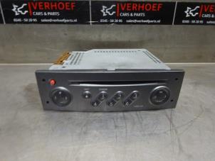 Usagé Radio/Lecteur CD Renault Grand Scénic II (JM) 2.0 16V Prix € 50,00 Règlement à la marge proposé par Verhoef Cars & Parts
