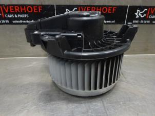 Usagé Moteur de ventilation chauffage Toyota Avensis Wagon (T27) 2.2 16V D-4D-F 180 Prix sur demande proposé par Verhoef Cars & Parts