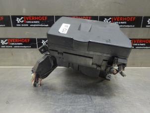 Usados Caja de fusibles Toyota Avensis Wagon (T27) 2.2 16V D-4D-F 180 Precio de solicitud ofrecido por Verhoef Cars & Parts