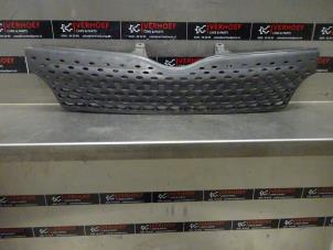 Used Grille Toyota Yaris Verso (P2) 1.3 16V Price on request offered by Verhoef Cars & Parts