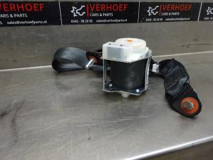 Usagé Ceinture arrière gauche Kia Cee'd (EDB5) 1.6 CVVT 16V Prix sur demande proposé par Verhoef Cars & Parts