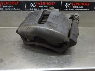 Używane Zacisk hamulcowy prawy przód Volkswagen Caddy IV 2.0 TDI 75 Cena na żądanie oferowane przez Verhoef Cars & Parts