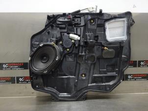 Begagnade Fönstermekanism, 4-dörrars, höger fram Mazda 5 (CR19) 1.8i 16V Pris på förfrågan erbjuds av Verhoef Cars & Parts
