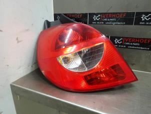 Used Taillight, left Renault Clio III (BR/CR) 1.4 16V Price € 25,00 Margin scheme offered by Verhoef Cars & Parts