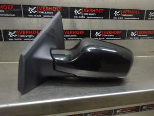 Used Wing mirror, left Renault Clio III (BR/CR) 1.4 16V Price on request offered by Verhoef Cars & Parts