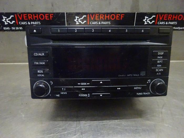 Reproductor de CD y radio de un Subaru XV (GP) 1.6 AWD 16V 2013