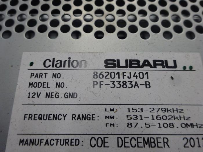 Reproductor de CD y radio de un Subaru XV (GP) 1.6 AWD 16V 2013