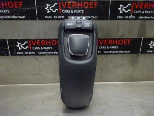 Usados Panel de control de navegación Lexus CT 200h 1.8 16V Precio de solicitud ofrecido por Verhoef Cars & Parts