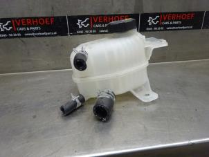 Używane Zbiornik rozprezny Kia Picanto (JA) 1.0 T-GDI 12V Cena na żądanie oferowane przez Verhoef Cars & Parts