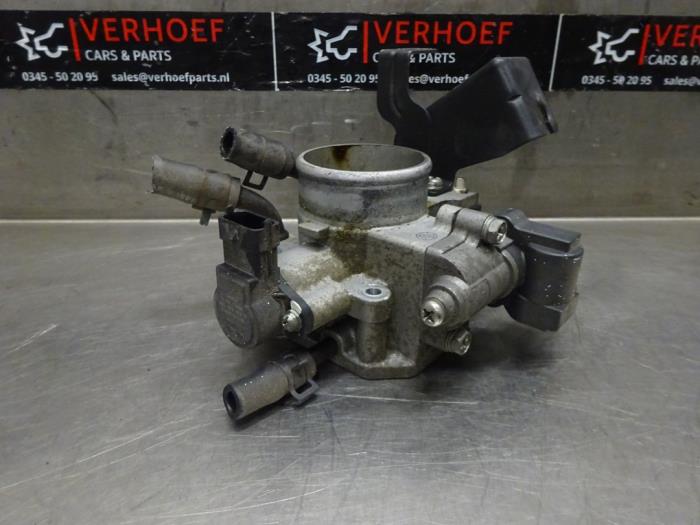 Drosselklappengehäuse van een Hyundai i20 1.4i 16V 2012