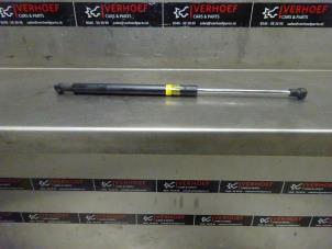Used Rear gas strut, left Lexus CT 200h 1.8 16V Price on request offered by Verhoef Cars & Parts