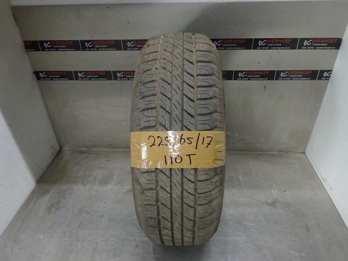 Używane Opona Cena na żądanie oferowane przez Verhoef Cars & Parts