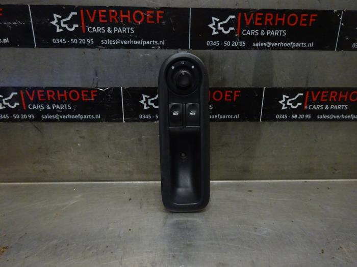 Multi-functional window switch from a Renault Twingo II (CN) 1.5 dCi 90 FAP 2011
