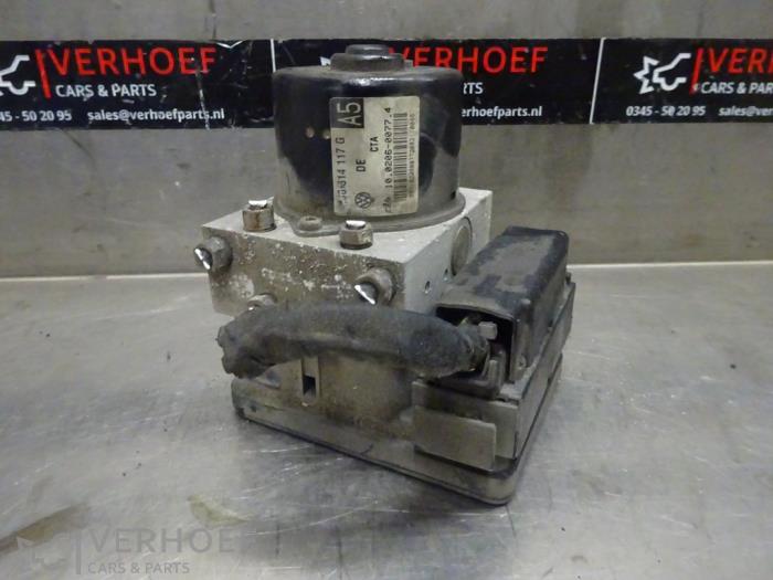 Używane Pompa ABS Audi A3 (8L1) 1.9 TDI 100 Cena € 40,00 Procedura marży oferowane przez Verhoef Cars & Parts