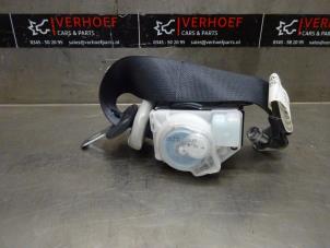 Usagé Ceinture de sécurité arrière gauche Daihatsu Trevis 1.0 12V DVVT Prix sur demande proposé par Verhoef Cars & Parts