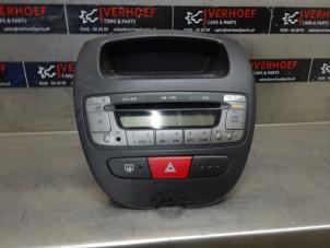 Usagé Radio/Lecteur CD Toyota Aygo (B10) 1.0 12V VVT-i Prix € 50,00 Règlement à la marge proposé par Verhoef Cars & Parts