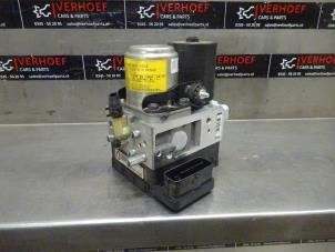 Usagé Pompe ABS Lexus IS (E3) 300h 2.5 16V Prix sur demande proposé par Verhoef Cars & Parts