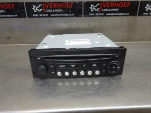 Używane Radioodtwarzacz CD Citroen C3 (SC) 1.2 VTi 82 12V Cena na żądanie oferowane przez Verhoef Cars & Parts