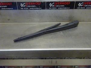 Used Rear wiper arm Toyota Yaris III (P13) 1.0 12V VVT-i Price on request offered by Verhoef Cars & Parts