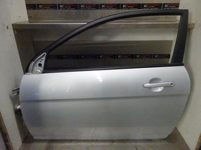 Tür 2-türig links van een Hyundai Accent 1.4i 16V 2007