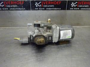 Used Front wiper motor Renault Clio IV Estate/Grandtour (7R) 1.5 Energy dCi 90 FAP Price € 75,00 Margin scheme offered by Verhoef Cars & Parts
