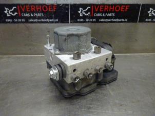 Used ABS pump Renault Clio IV Estate/Grandtour (7R) 1.5 Energy dCi 90 FAP Price on request offered by Verhoef Cars & Parts