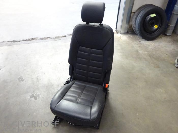 Używane Fotel tylny Ford S-Max (GBW) 2.0 Ecoboost 16V Cena € 200,00 Procedura marży oferowane przez Verhoef Cars & Parts