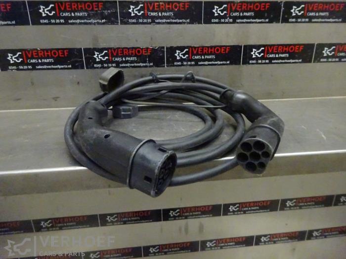 Usados Cable de carga vehículo híbrido Nissan Leaf (ZE1) 39/40kWh Precio € 250,00 Norma de margen ofrecido por Verhoef Cars & Parts
