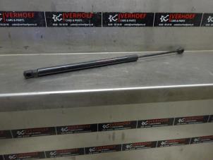 Used Rear gas strut, left Nissan Leaf (ZE1) 40kWh Price on request offered by Verhoef Cars & Parts