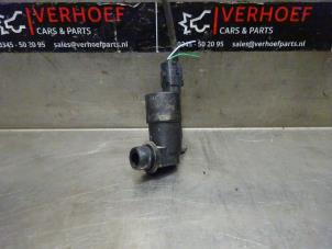 Usados Bomba de limpiaparabrisas delante Renault Kangoo Express (FW) 1.5 dCi 75 FAP Precio de solicitud ofrecido por Verhoef Cars & Parts