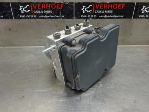 Używane Pompa ABS Renault Kangoo Express (FW) 1.5 dCi 75 FAP Cena na żądanie oferowane przez Verhoef Cars & Parts