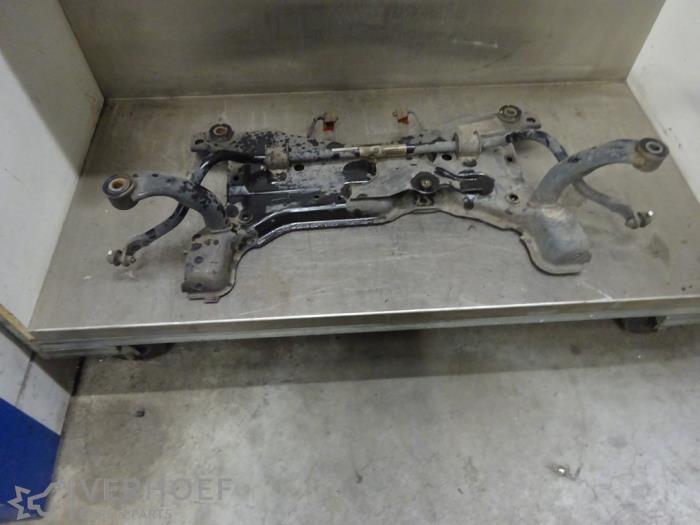 Usados Subchasis Volvo V50 (MW) 2.0 16V Precio € 75,00 Norma de margen ofrecido por Verhoef Cars & Parts